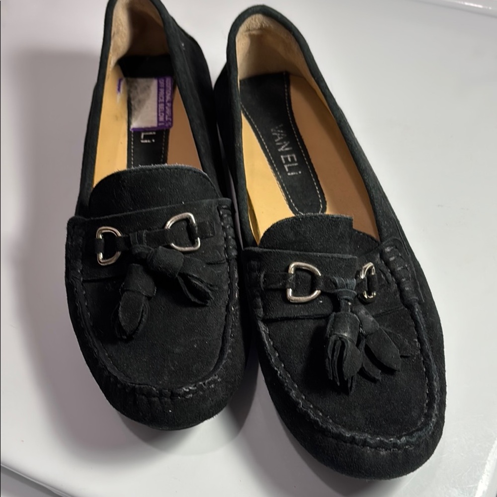 Vanelis brand shoes. Size 8med